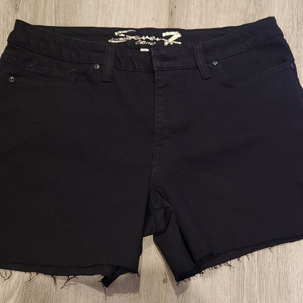 Seven 7 Black size 14 Jean Shorts, like new